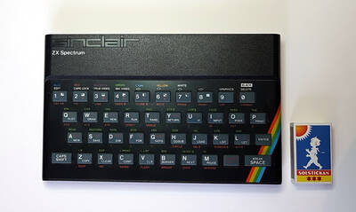 ZX Spectrum bredvid en tändsticksask